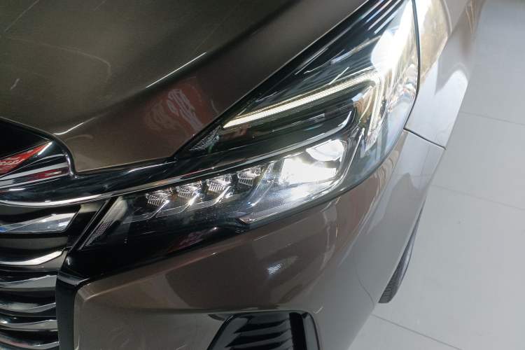 Used Buick GL8 2023 Facelifted Land Cruiser Executive Luxury Version
