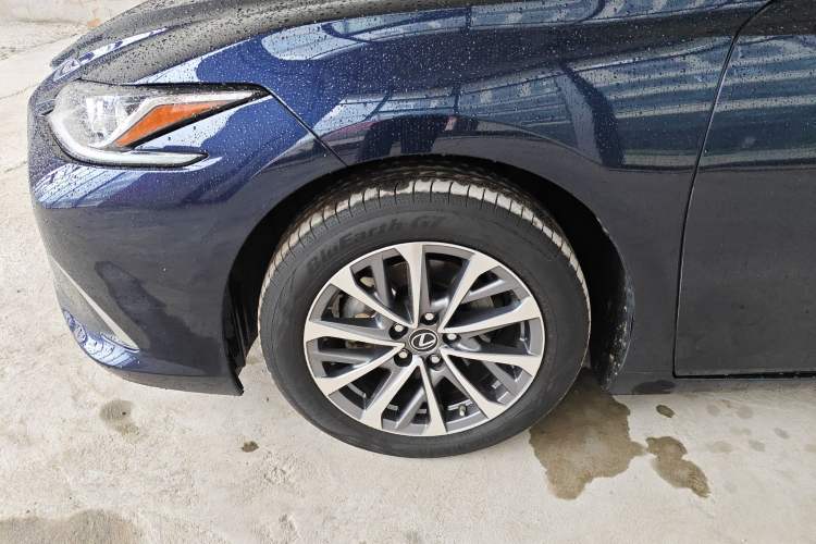 Used Lexus ES 2023 200 Excellence Edition
