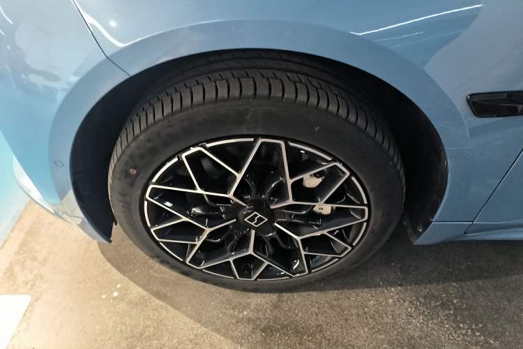 Used Zeekr 001 2025 YOU Edition 100 kWh All-Wheel Drive
