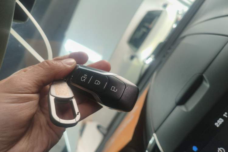 Used Ford Edge 2016 EcoBoost 245 Two-Wheel-Drive Titanium 7-Seater
