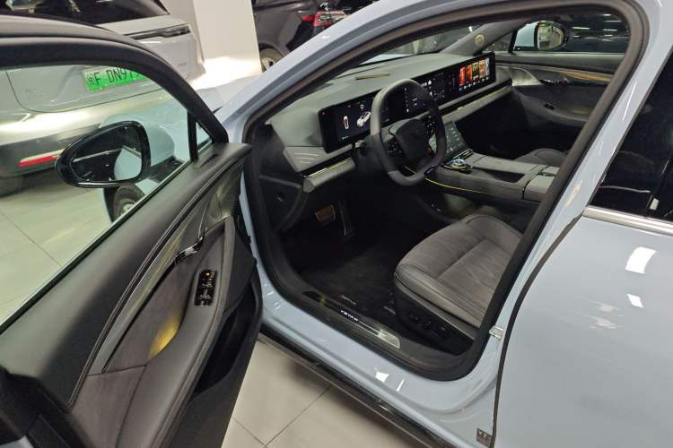 Used VOYAH PASSION 2023 Four-Wheel Drive Standard Edition
