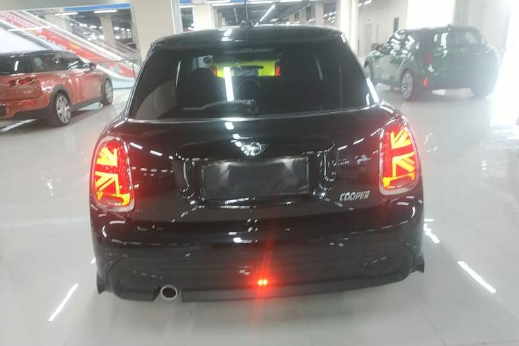 Used  MINI 2023 1.5T COOPER Artist Five-Door Edition
