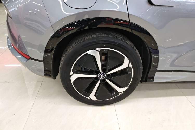 Used BYD Song L EV 2025 Intelligent Driving Version 662 km LiDAR Excellence Edition
