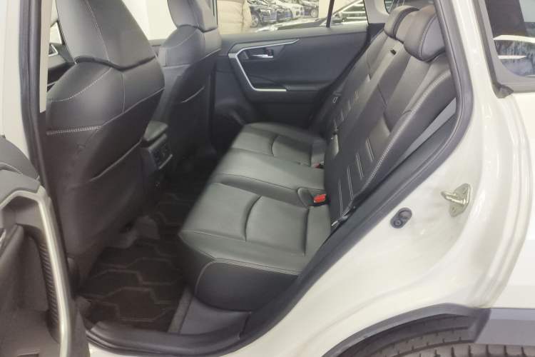 Used Toyota RAV4 2023 2.0L CVT Two-Wheel Drive Fashion Plus Edition
