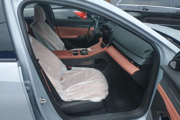 Used  L6 2025 EM-i 60km Launch Edition
