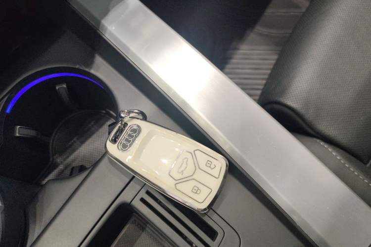 Used Audi A4L 2022 40 TFSI Luxury Dynamic Model
