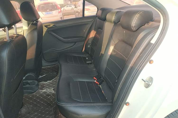 Used Volkswagen Jetta 2015 Value Edition 1.6L Manual Fashionable Style
