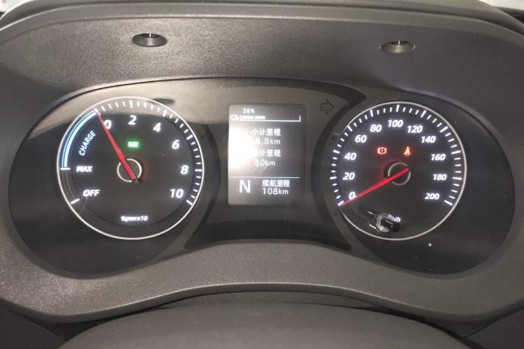 Used Wuling Yangguang 2024 300KM Comfort Version Passenger Van 75kW