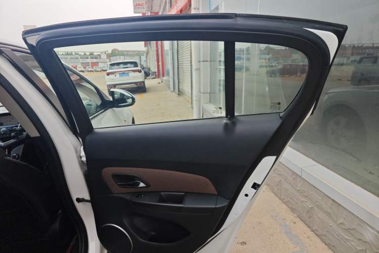 Used Chevrolet Cruze 2013 Hatchback 1.6L Automatic Luxury Model
