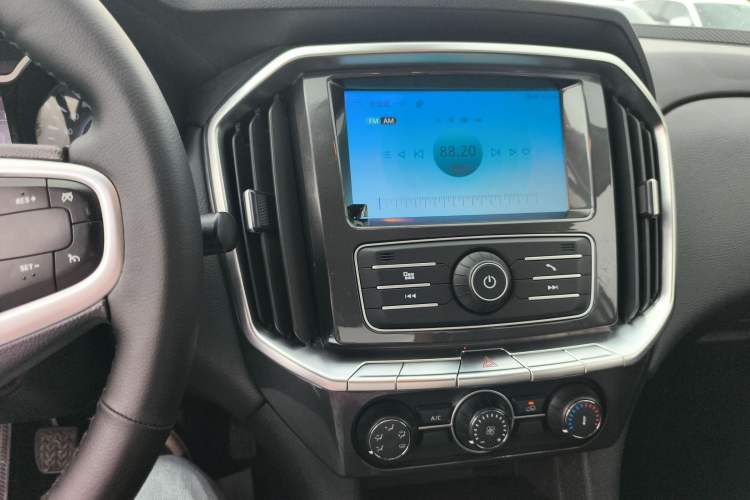 Used JMC Yuhu 7 2020 2.0T Diesel Manual 4x4 Comfort Edition Long Wheelbase China VI Emission Standard JX4D20A6L
