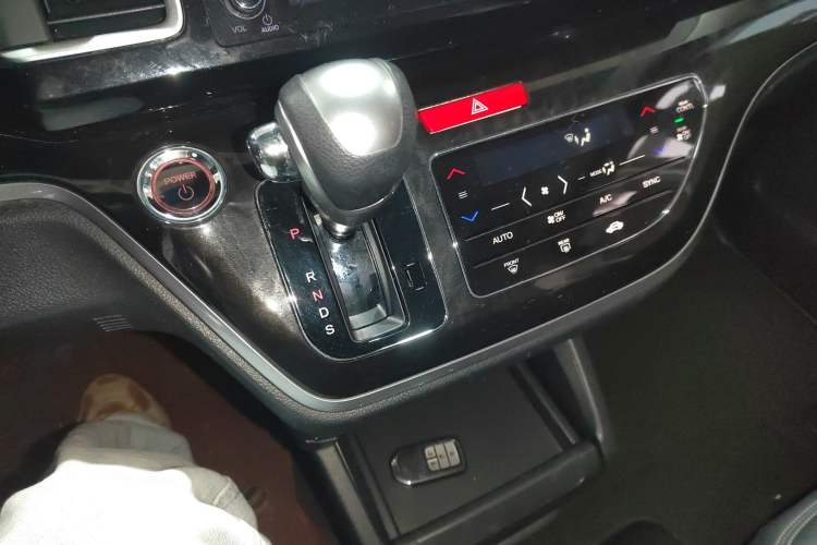 Used Honda Elysion 2019 2.0L Hybrid Luxury Edition
