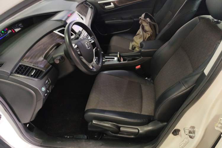 Used Honda Jade 2017 1.8L automatic Comfort version 5 seats
