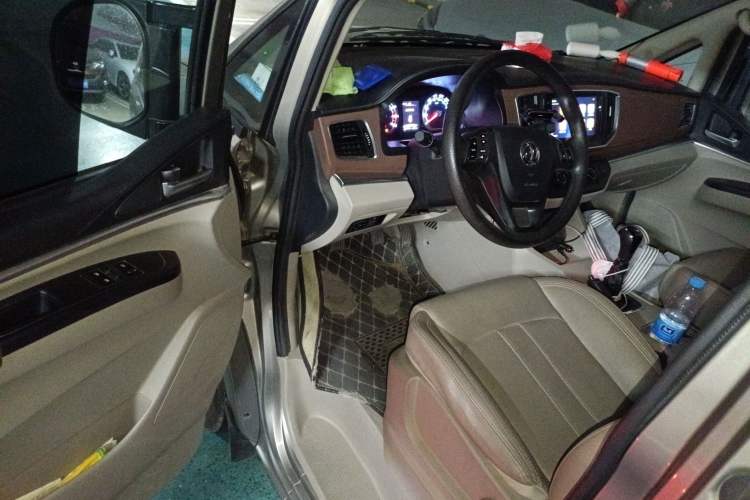 Used FORTHING Lingzhi 2019 M5 1.6L 7-Seater Luxury Model China VI Standard
