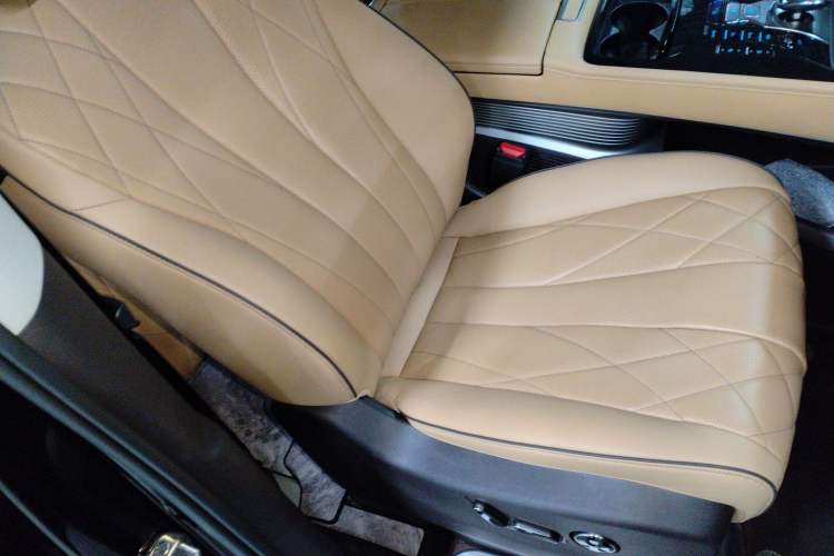 Used Denza D9 2024 DM-i 980 Four-Wheel Drive Prestige Model
