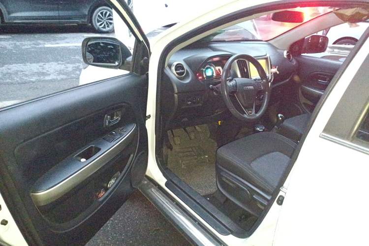 Used Haval H1 2017 Red-Label 1.5L Manual Comfort Model
