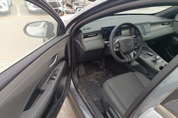 Used BYD Qin PLUS 2025 DM-i Smart Drive 55KM Leading Model
