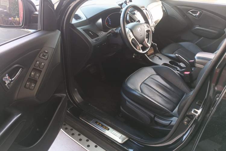 Used Hyundai ix35 2013 2.0L Automatic Two-Wheel Drive Smart GLS China V Standard
