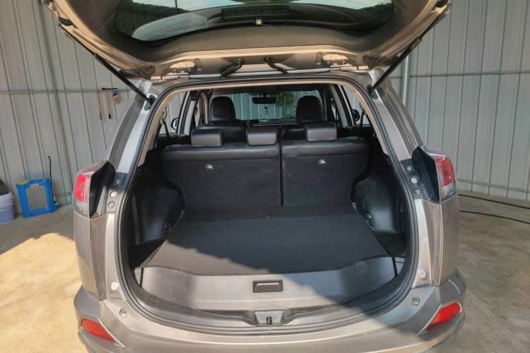 Used Toyota RAV4 2016 2.5L Automatic 4x4 Elite Edition
