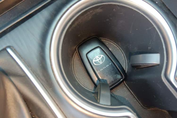 Used Toyota Camry 2021 2.0G Luxury Edition
