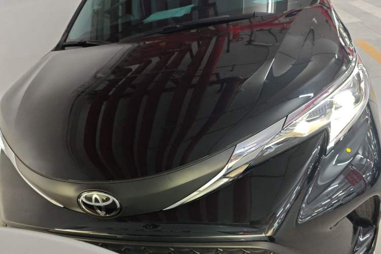 Used Toyota Granvia 2024 2.5L Hybrid Comfort Edition
