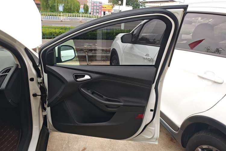 Used Ford Focus 2018 Hatchback Classic 1.6L Automatic Comfort Plus SmartDrive Edition
