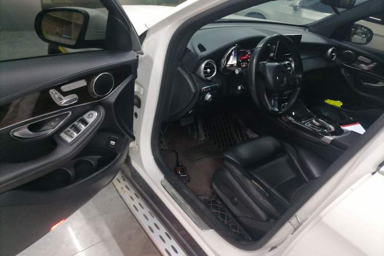 Used Mercedes-Benz GLC 2018 Facelift GLC 260 4MATIC Luxury Edition
