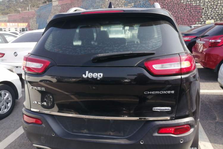 Used  Cherokee 2016 2.4L Professional Smart Version