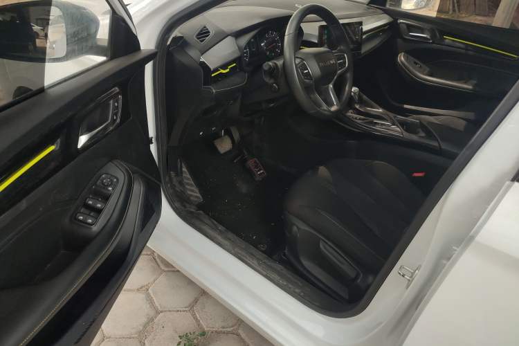 Used Roewe i5 2021 1.5L CVT Platinum Edition
