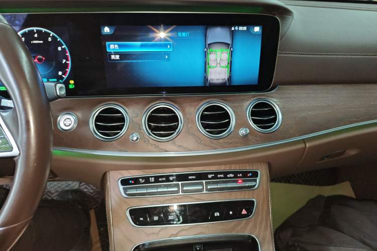 Used Mercedes-Benz E-Class 2021 E 260 L
