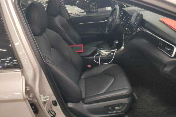 Used Toyota Camry 2021 2.0G Luxury Edition
