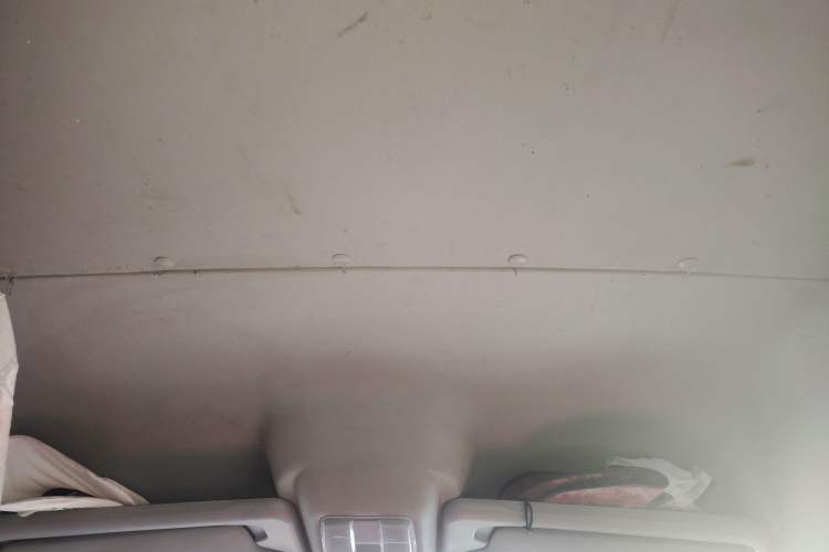 Used SAIC MAXUS Xintu V80 2019 2.5T Classic Edition 6-Speed Manual – Aoyuntong Short Wheelbase Mid-Height Design 5/6 Seats