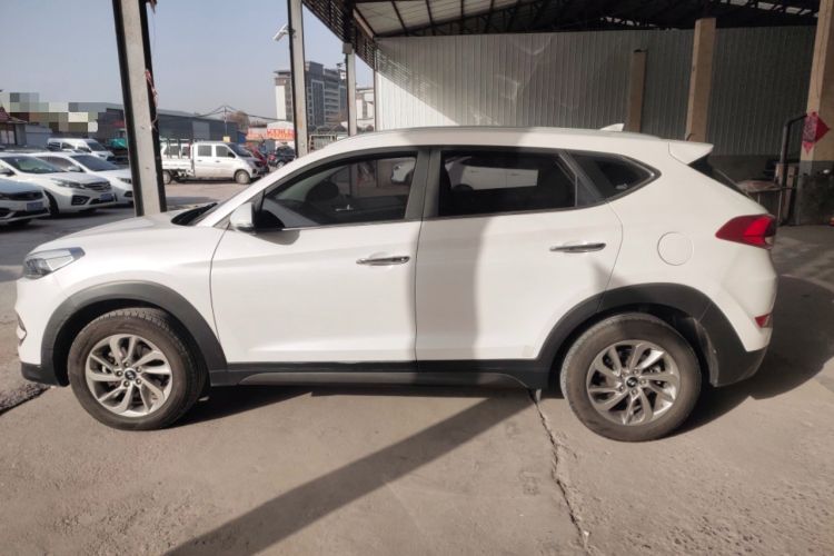 Used Hyundai Tucson 2015 2.0L Automatic Two-Wheel Drive Smart Version