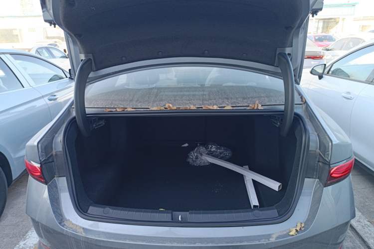 Used BYD Qin PLUS 2025 DM-i Smart Drive 55KM Leading Model
