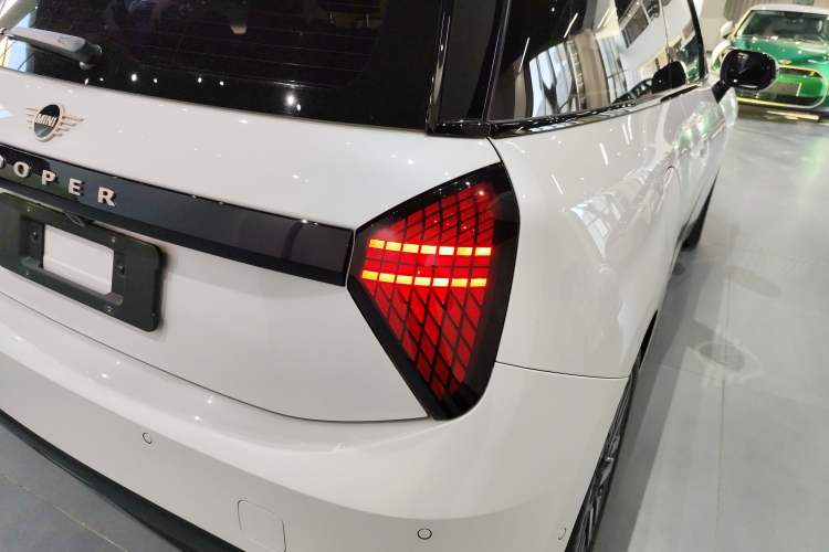 Used  Electric MINI COOPER 2024 456km COOPER E Classic Edition