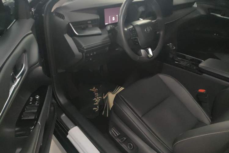 Used Toyota Camry 2024 Dual-Motor 2.0 HGVP Luxury Edition
