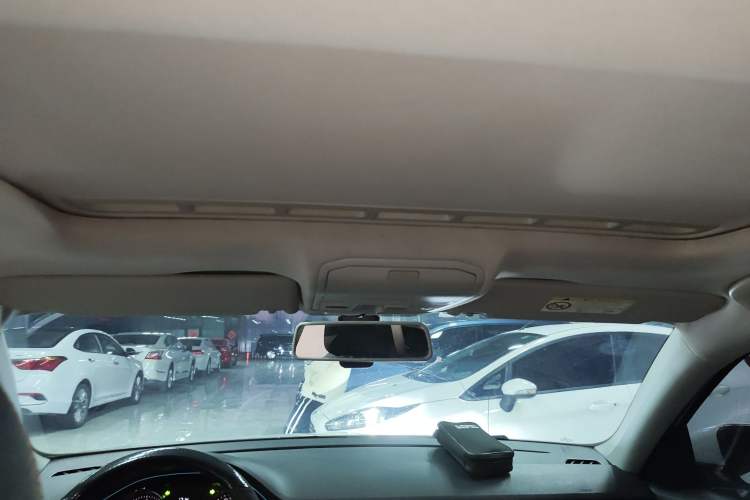 Used Volkswagen Bora 2016 1.6L manual Comfort trim level
