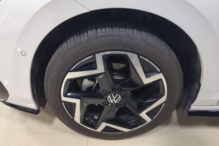 Used Volkswagen Golf 2025 300TSI R-Line
