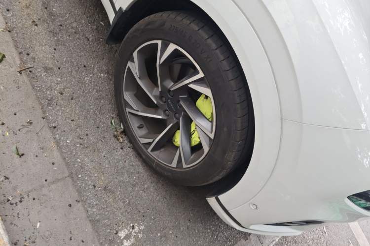 Used Lynk & Co 09 2021 2.0T Halo Six-Seater
