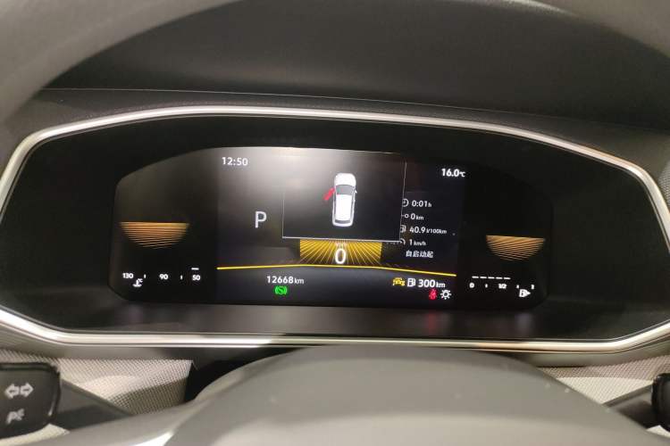 Used Volkswagen Tharu 2023 300TSI Two-Wheel-Drive Crescent Edition