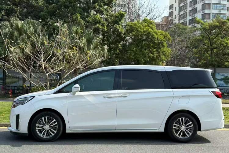 Used Buick GL8 2023 ES Lu Zun Deluxe and Yue Edition
