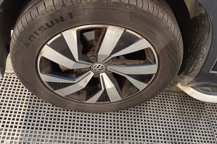 Used Volkswagen Tayron 2019 330TSI Two-Wheel-Drive Luxury Version China V Emission Standard
