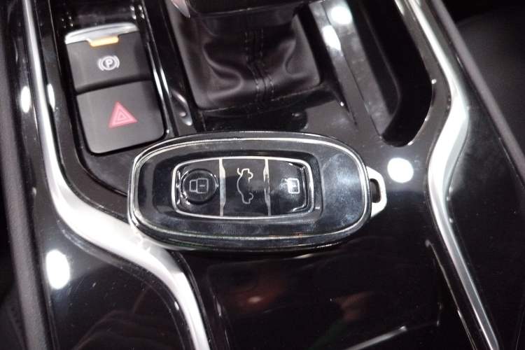 Used Hongqi E-QM5 2024 610 km PLUS
