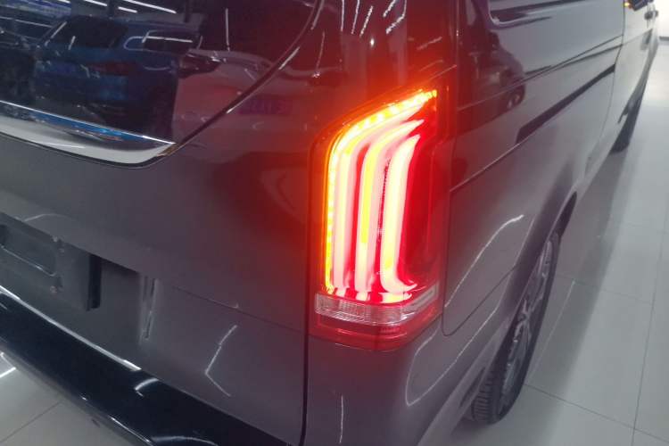 Used Mercedes-Benz V-Class 2018 V 260 Avantgarde Edition China VI
