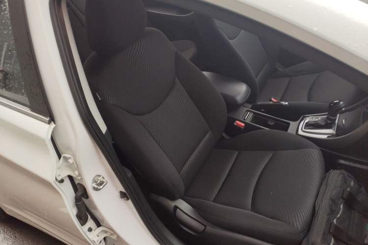 Used Hyundai Elantra 2015 1.6L Automatic Leading Model
