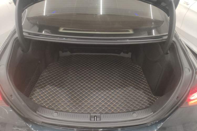 Used Mercedes-Benz E-Class 2023 Facelift E 260 L
