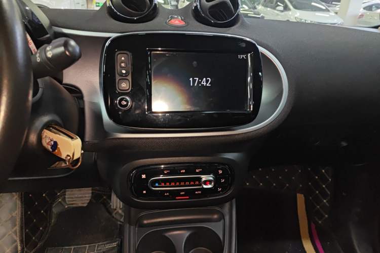 Used  forfour 2016 0.9T 66 kW Pioneer Edition