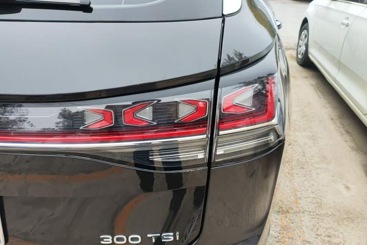 Used Volkswagen Tayron 2024 300TSI Two-Wheel-Drive Luxury Plus Advanced Version
