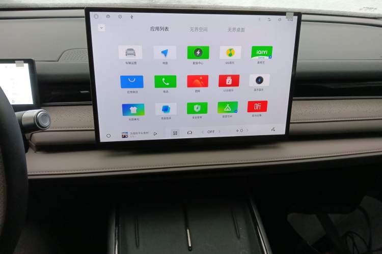 Used  Galaxy 8 2025 130km EM-i Deluxe Edition