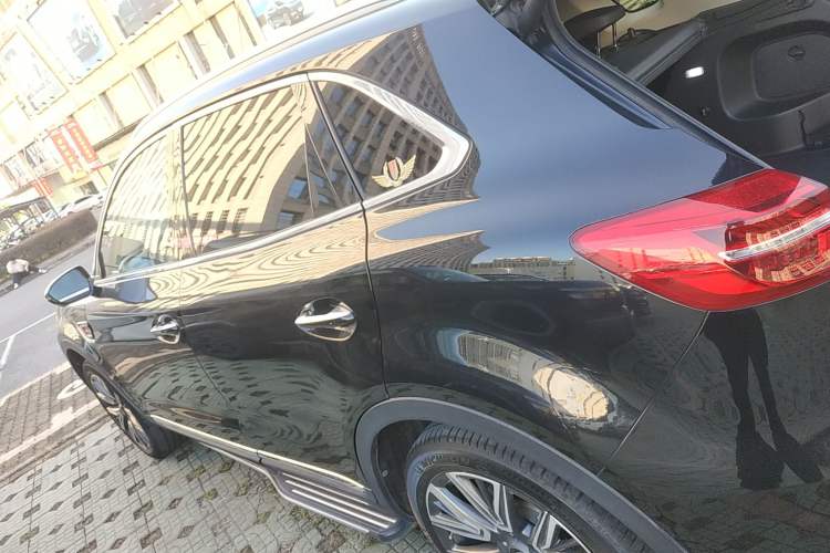 Used Hongqi HS5 2022 Facelifted Version 2.0T Smart Connect Flagship All-Wheel-Drive Edition
