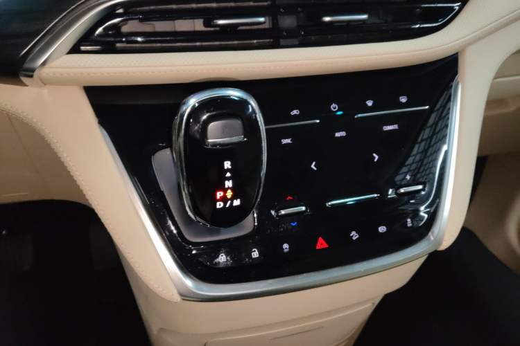 Used Buick GL8 2022 ES Landtrek 653T Luxury Edition
